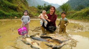 Вылавливаю рыбу из большого пруда на продажу. Сообщаю в полицию что нашла ребенка. Дуонг