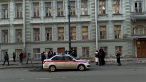 Мужчина попал в реанимацию из-за упавшей на голову лепнины в Петербурге