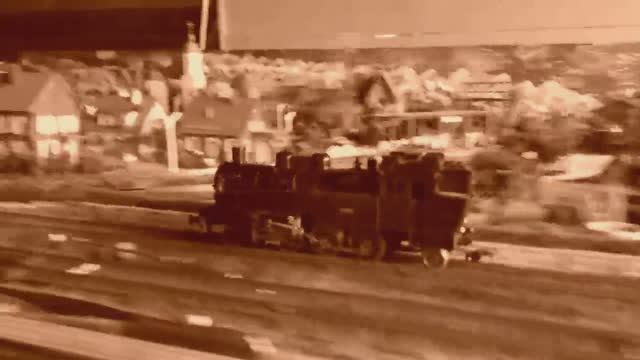 Танк-паровоз BR75 с дымком. Старое кино.