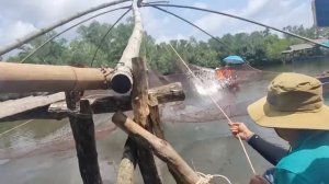 Достали ЖЕМЧУГ со дна моря! Рыбацкая деревня, лодки-тазики и караоке