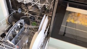 Жизнь в городе. Хроника.
Выбросить не поднимается рука.