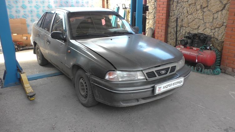 Замена опоры передней правой стойки на Daewoo Nexia 1,5 Дэу Нексия 2003