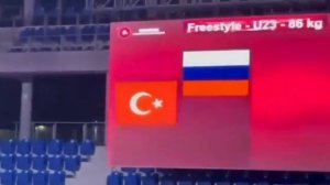 ‼️🇺🇦🇷🇺‼️🇺🇦🇷🇺Украинский "борцун" психанул из-за победы россиянина и повернулся спиной к флагу