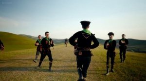 Gulinur & Boburbek Arapbaev - Osmonda Qushlar Uchadi