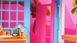 Барби меняет имидж брата! Новая причёска, стиль и первое свидание! ✂️