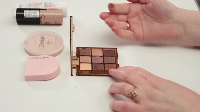 Тени пудра румяна помады карандаши для губ и бровей тональная и сияющая основа красивая распаковка