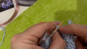 Присоединяем шнурок к чепчику