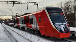 ЭС104 037 "Финист" сообщением Санкт-Петербург - Ораниембаум на платформе Дачное