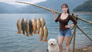 Традиционная техника ловли рыбы рычагом. Девушка ловит крупного карпа и тилапию. Жизнь во Вьетнаме