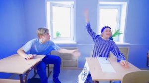 Подарок на 8 марта в Школе Пошел не по Плану! Смешные Ситуации с Друзьями. Мы Семья Лучшее 8 Марта!