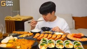 Мукбанг кимпбап, суши, лапша Еда на камеру