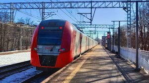 ЭС2Г 027/022 сообщением Выборг - Санкт-Петербург следует через станцию Ланская