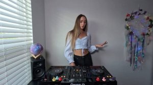 Ulyana - Melodic Techno & Progressive House DJ Mix Home Set 02 4K