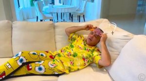 Настя готовит подарки в День Дружбы [get.gt]