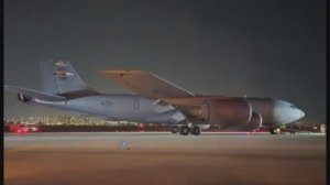 Один самолет США KC-135 разбился, второй поврежден.