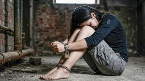 «Брили налысо, били битами»: как россиянок превращают в рабынь в Азии