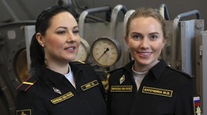 "ЖЕНЩИНА НА МОРЕ" Любовь Пузикова-музыка и монтаж клипа, слова Софьи Зубиной, исп. Лариса Гончарова