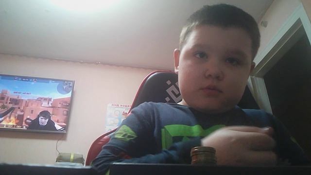 собираю башню из монет