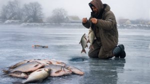 В ЭТОЙ ЛУНКЕ РЫБА ПРЕТ ПО ДВЕ ШТУКИ ЗА РАЗ! РЫБАЛКА ПО ПОСЛЕДНЕМУ ЛЬДУ!