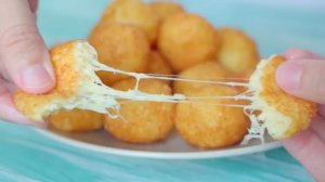 Воздушные СЫРНЫЕ ШАРИКИ с хрустящей корочкой. Быстрая закуска из сыра на скорую руку!