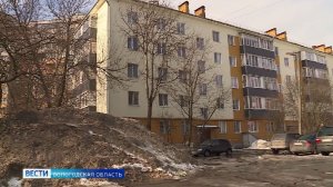 Снежная лавина сошла с крыши пятиэтажки в Вологде