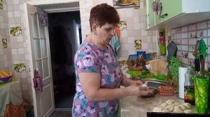 В ДЕРЕВНЕ СКУЧАТЬ НЕКОГДА--РАБОТА ВСЕГДА НАЙДЕТСЯ🏡🧹🍲