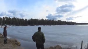 НАШЛИ ПРОМОИНУ В ТАЙГЕ!РЫБЫ КИПИТ!ВТРОЁМ С МОТОРОМ ,ЛОДКОЙ И С СЕТЯМИ!