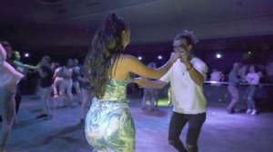 Не уходи, любовь