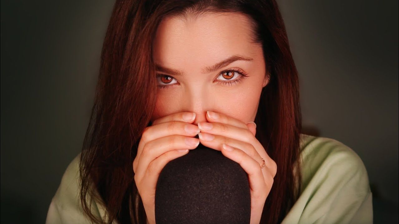 ASMR Extra Closeup Kisses, mouth sounds & unintelligible whispers смотреть онлайн