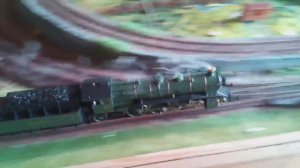 Паровоз BR18 с вагонами и дымком.