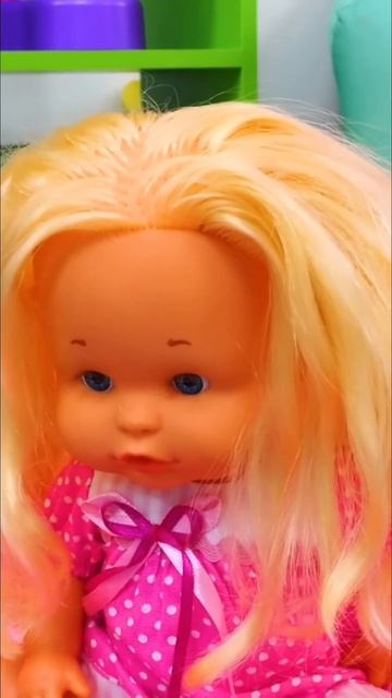 Утренние сборы! Как быстро одеть и накормить детей?🍼😄 #куклы #shorts #длядетей