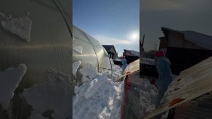 У кого-то весна, а мы всё снег кидаем #уралочка #деревенскаяжизнь #жизньвдеревне