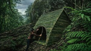 Строю укрытие из бамбука рядом с пещерой. Бушкрафт