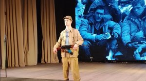 Стихотворение Я ДРУГА ПОТЕРЯЛ В БОЮ авт. С. Зеньков. Исп. Д. Концевой . Театр "Зеркало" (Гомель)