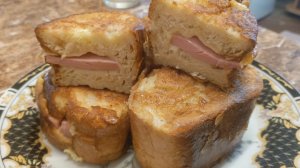 Горячие бутерброды с сыром и колбасой на сковороде. Завтрак на скорую руку.