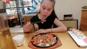 Ужин в ресторане "Максим". Хайнань. Бухта Ялонг бей. Китай.