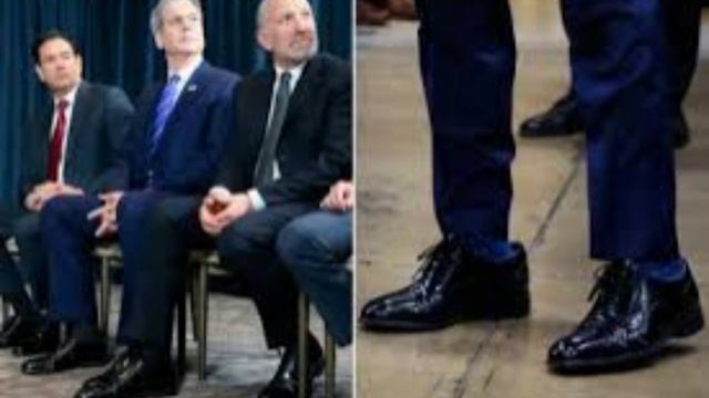 Подчиненные администрации США носят туфли не по размеру, потому что их подарил Трамп смотреть онлайн