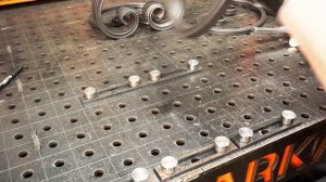 Холодная ковка. Простая самоделка из профильной трубы