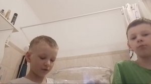 химичим в ванне с братом