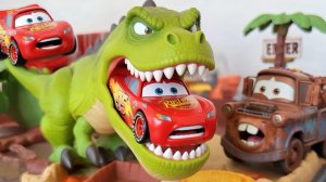 Машинки Тачки против Дино - Молния Маквин, Мэтр или Джексон Шторм - кто победит Динозавра?