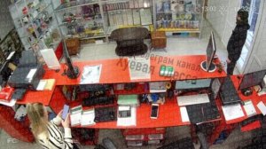 Одесса. ТЦКакники зашли в магазин мобильной связи, запаковали сотрудника, и вышли !!!