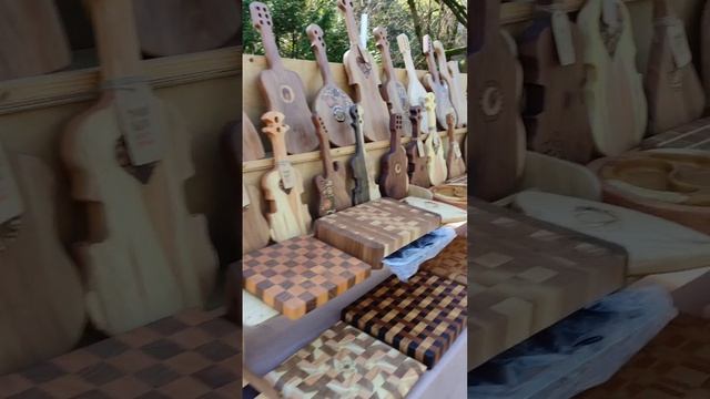 ЯРМАРКА В ГОРОДЕ СОЧИ НА УЛИЦЕ НАВАГИНСКАЯ. ПОСВЯЩЕНА 8 МАРТА