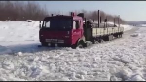 Старые кадры с зимников. Когда передвигались на старой технике