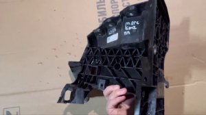 Передний правый кронштейн панели  телевизора mercedes benz 20316