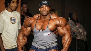 Бесспорный король размеров постоянство безумных мускулов - Деннис Джеймс