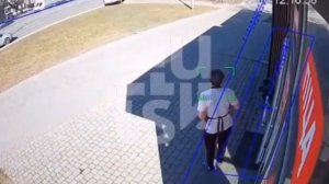 🔴Окраїна. В Луцке толпа военкомов выволокла сотрудника пиццерии прямо с работы 🔴