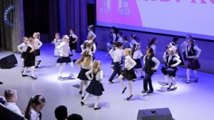 Церемония прощания с азбукой у первоклашек