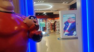 Москва. Детский мир. Спортивный дядя.