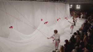 Показ коллекции Henrik Vibskov весна-лето 2025