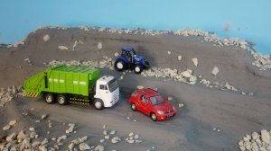 Строим горную дорогу для Мультика про Машинки! Синий трактор, мусоровоз, красная машинка. МанкиМульт